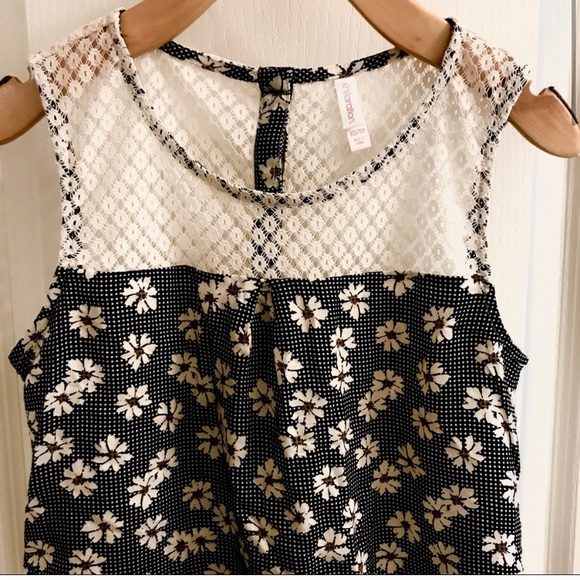 🌼Daisy & lace XS Crop Top🌼 - Picture 2 of 6